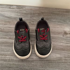 Baby boy gap shoes size 7
